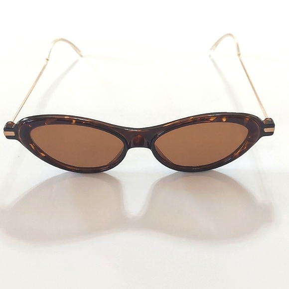 Prada NWOT Cat Eye Tortoise Frame With Gold Wire Arms Dark Lenses Made In Italy - Picture 1 of 7